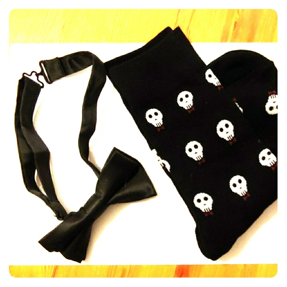 NWOT Bow tie and socks